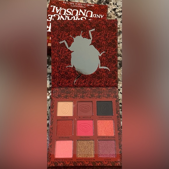Beetlejuice 'I Myself Am Strange and Unusual Eyeshadow Palette X Revolution - Picture 6 of 11